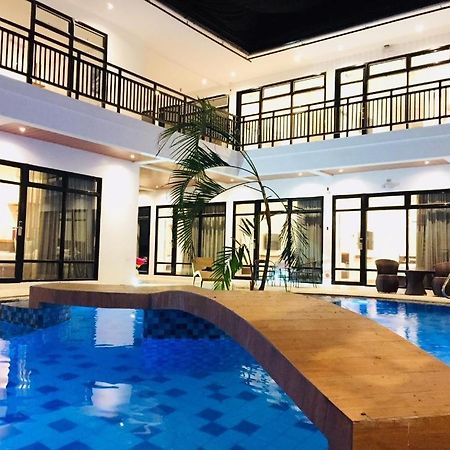 White Breeze Palawan Boutique Hotel Puerto Princesa Exterior photo