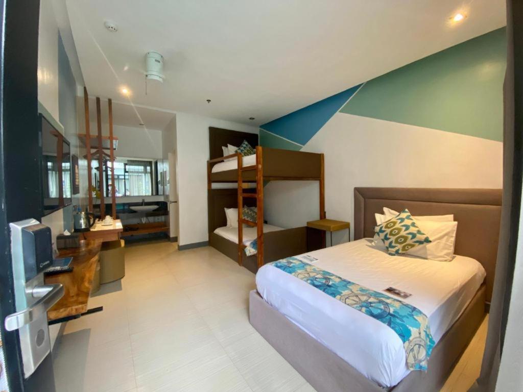 White Breeze Palawan Boutique Hotel Puerto Princesa Exterior photo